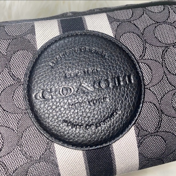 Coach Dempsey Boxy Cosmetic Case 20 In Signature Jacquard With Stripe And Coach - Picture 7 of 9